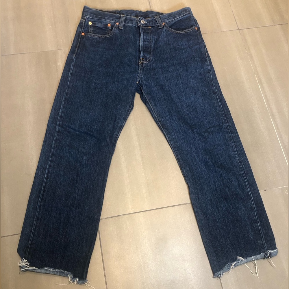 Levi’s 501 frayed ankle hem